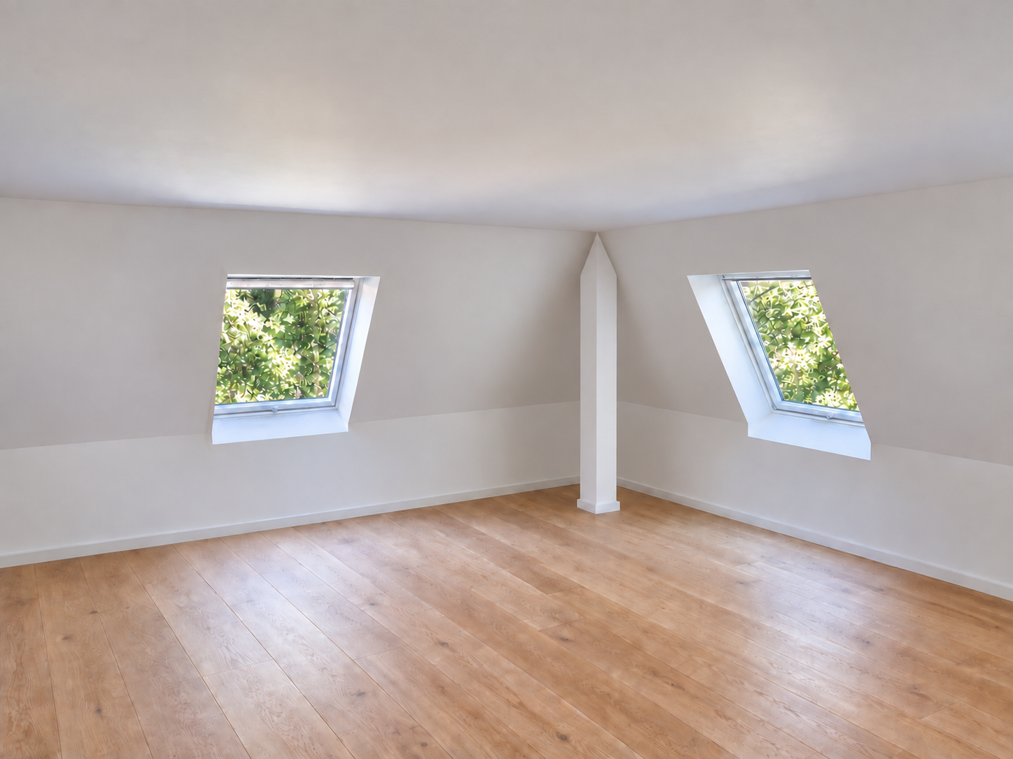 Entwurfsvisualisierung des Dachraums mit weiß verputzten Flächen und hellem Holzboden; kein dokumentierter Endzustand.